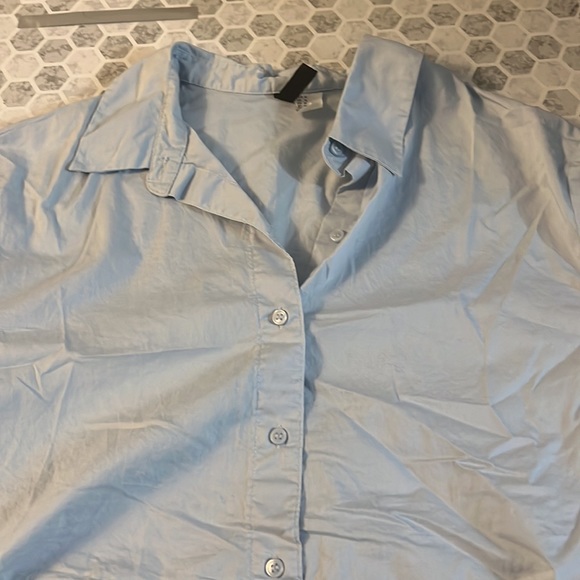 Divided Medium Blue Long Sleeve Cropped Button Up Collared Top - Picture 4 of 5